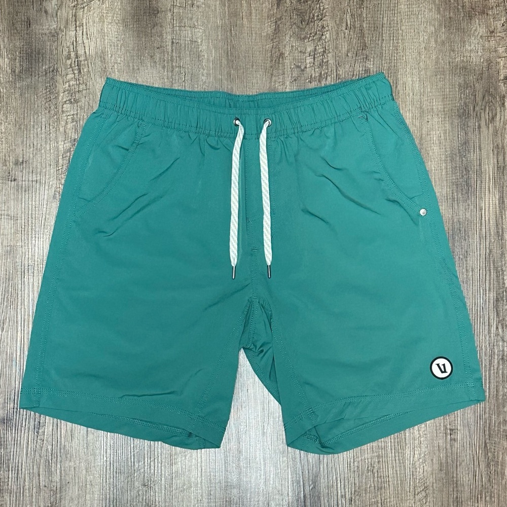 Vuori Kore Shorts Men's Size L